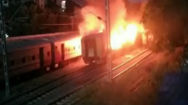 পর্যটন ট্রেনে অগ্নিকাণ্ডের ঘটনায় ভারতের তামিলনাড়ুতে ১০ জন নিহত